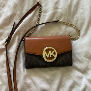 Michael Kors Crossbody Clutch purse